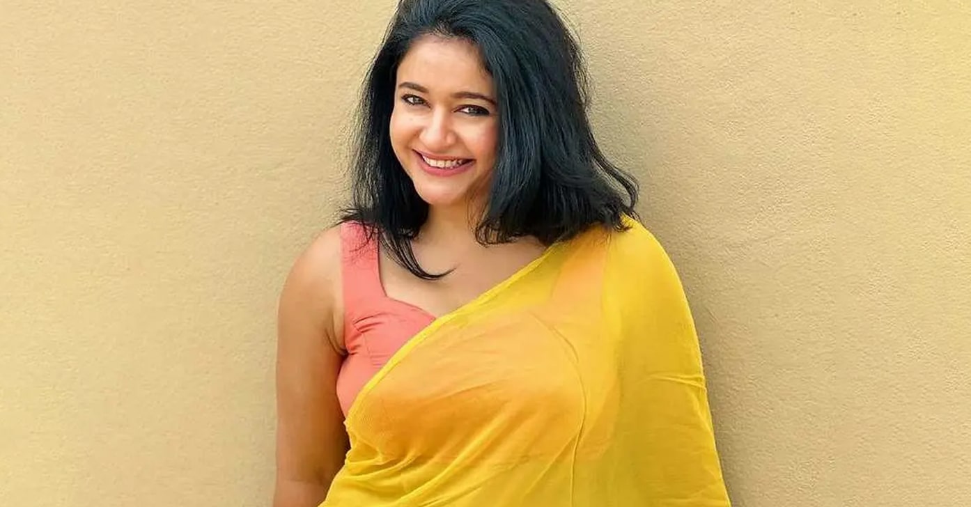 poonam bajwa in yellow saree